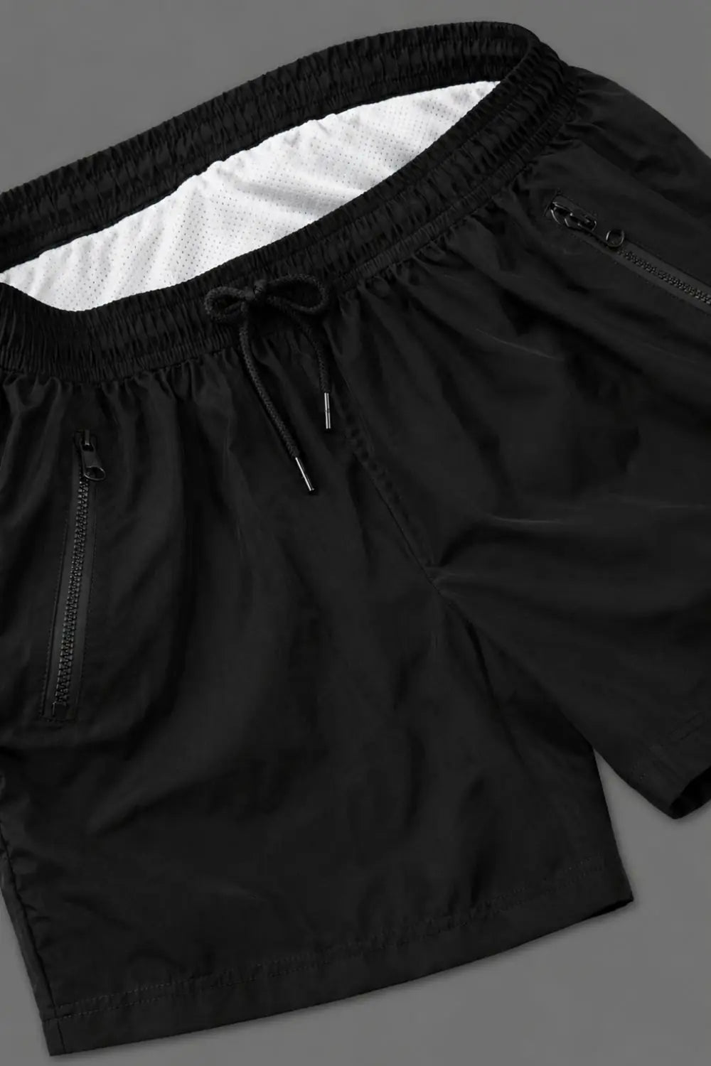 Jedd Synther Weiche Shorts mit Reißverschlusstaschen. Schwarz