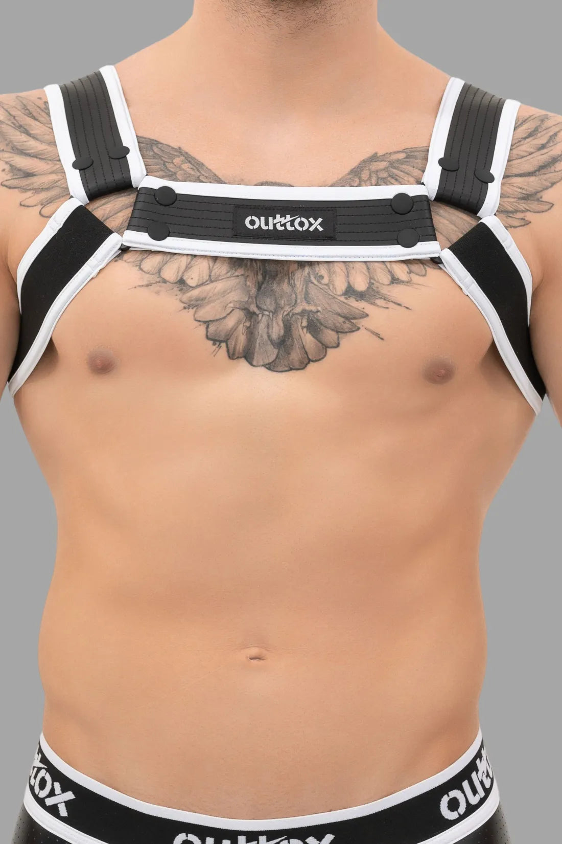 Outtox. Bulldog Harness with Snaps. Black and White