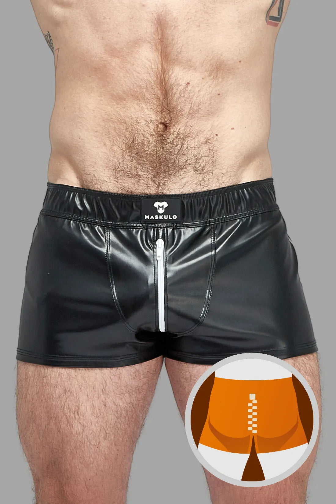 Skulla. Joggingshorts aus Kunstleder. Schwarz und Weiß