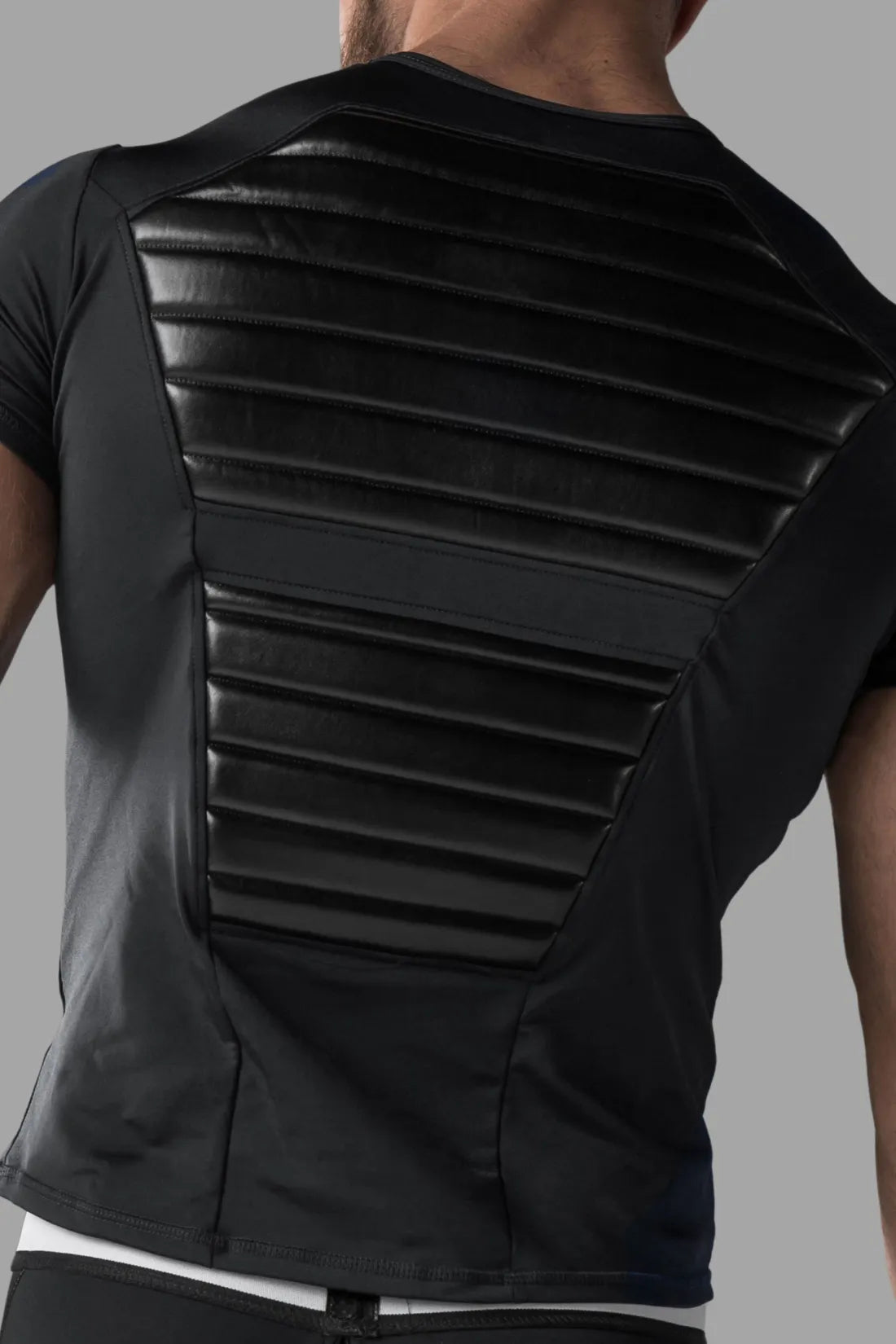 Blindado. Camiseta para hombre. Spandex. Almohadillas delanteras. Negro