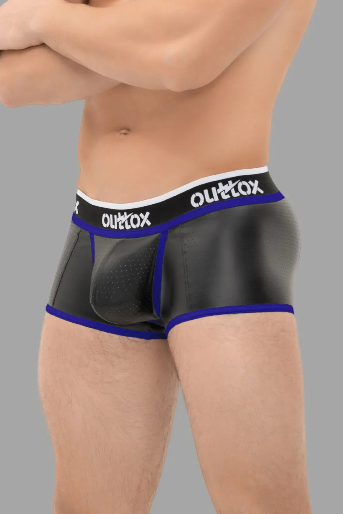 Outtox. Open kofferbakshort met kliksluiting. Zwart+Blauw &