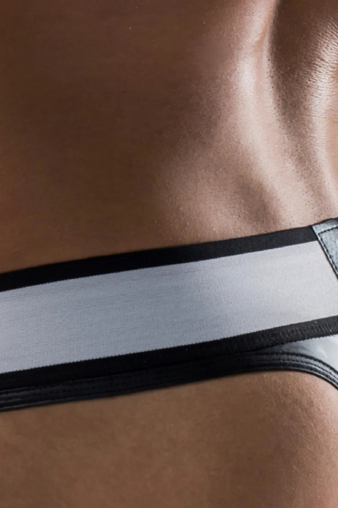 Armored. Tangas para hombre. Bragueta desmontable. Negro