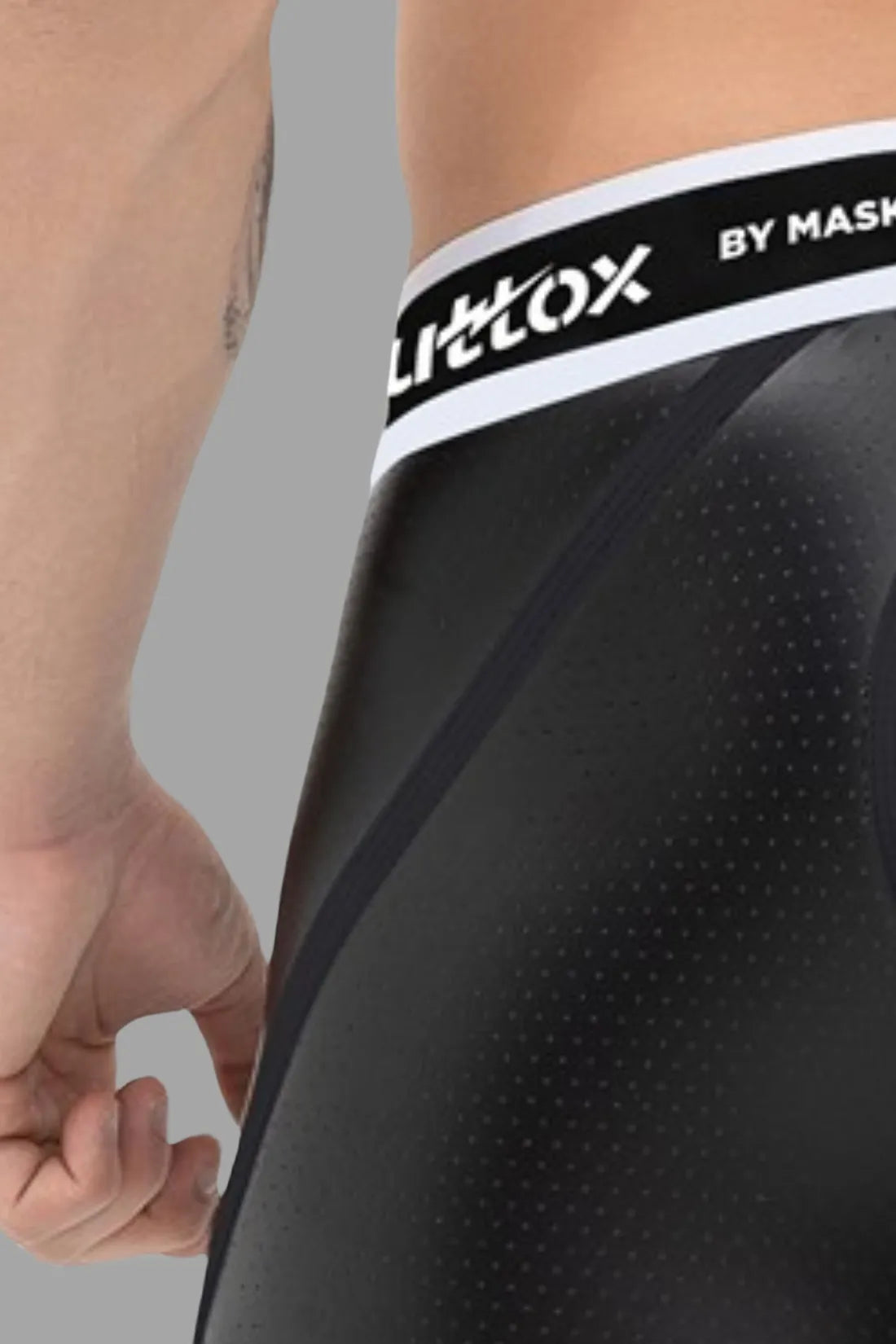 Outtox. Pantalones cortos traseros abiertos con bragueta a presión. Negro